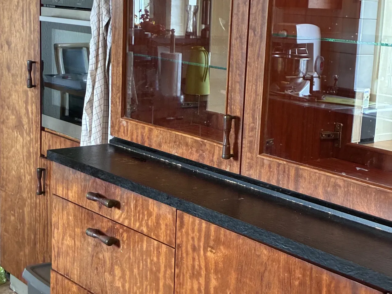 Billede 1 - Køkkenelementer og vitrineskab