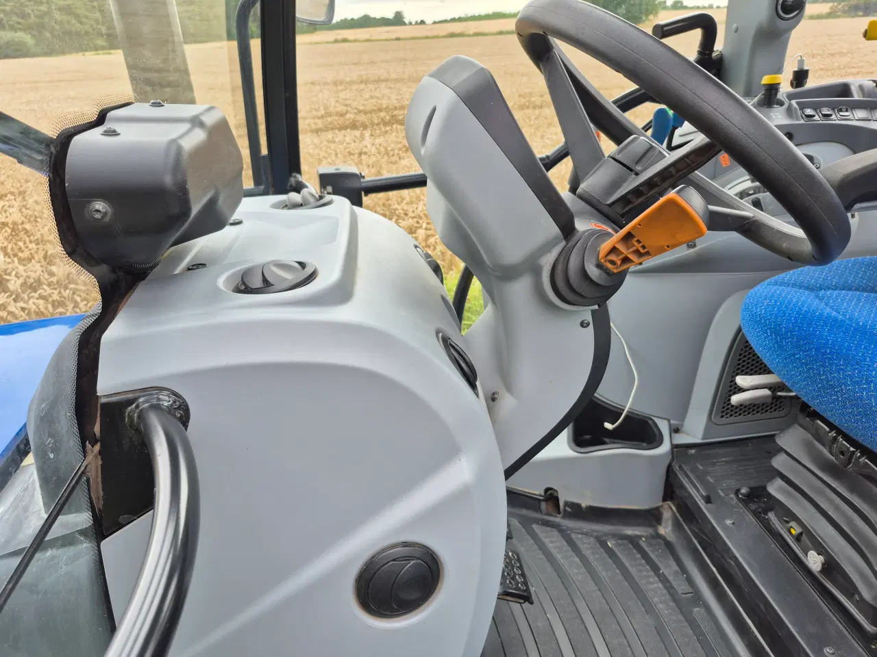 Billede 4 - Velholdt New Holland Traktor med lavt timetal