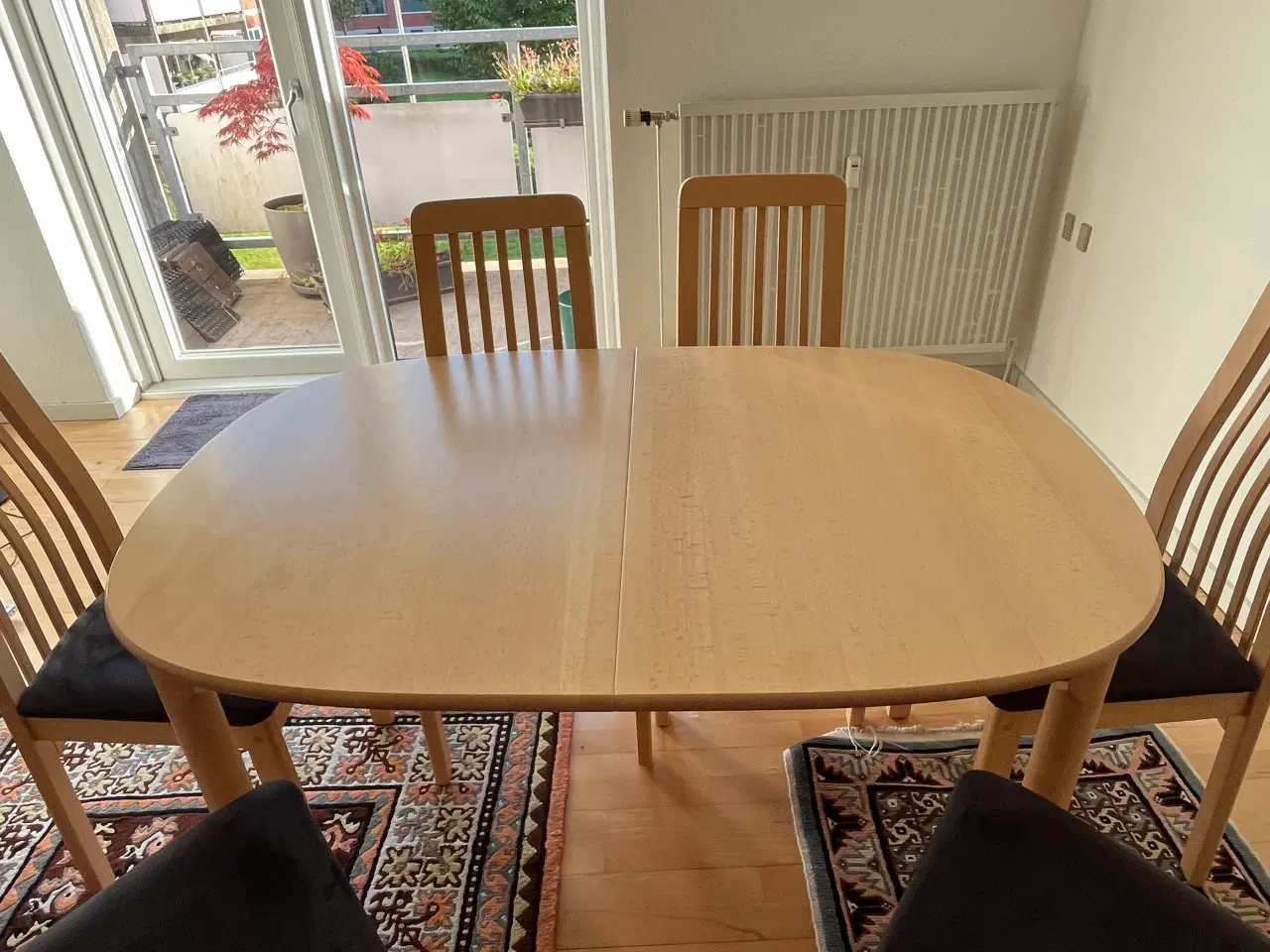Billede 5 - Spisebord og 6 stole