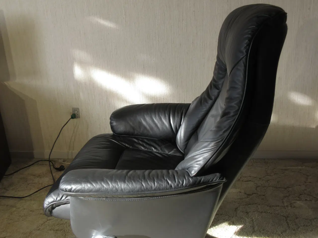 Billede 2 - Læder lænestole incl. skammel.