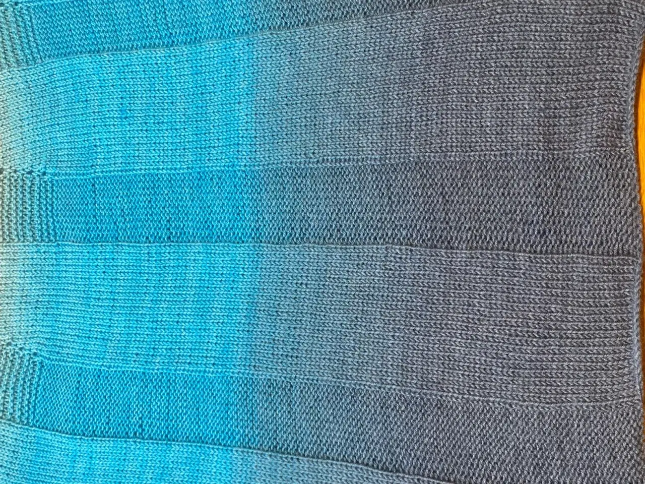 Billede 3 - Hjemmestrikket bluse