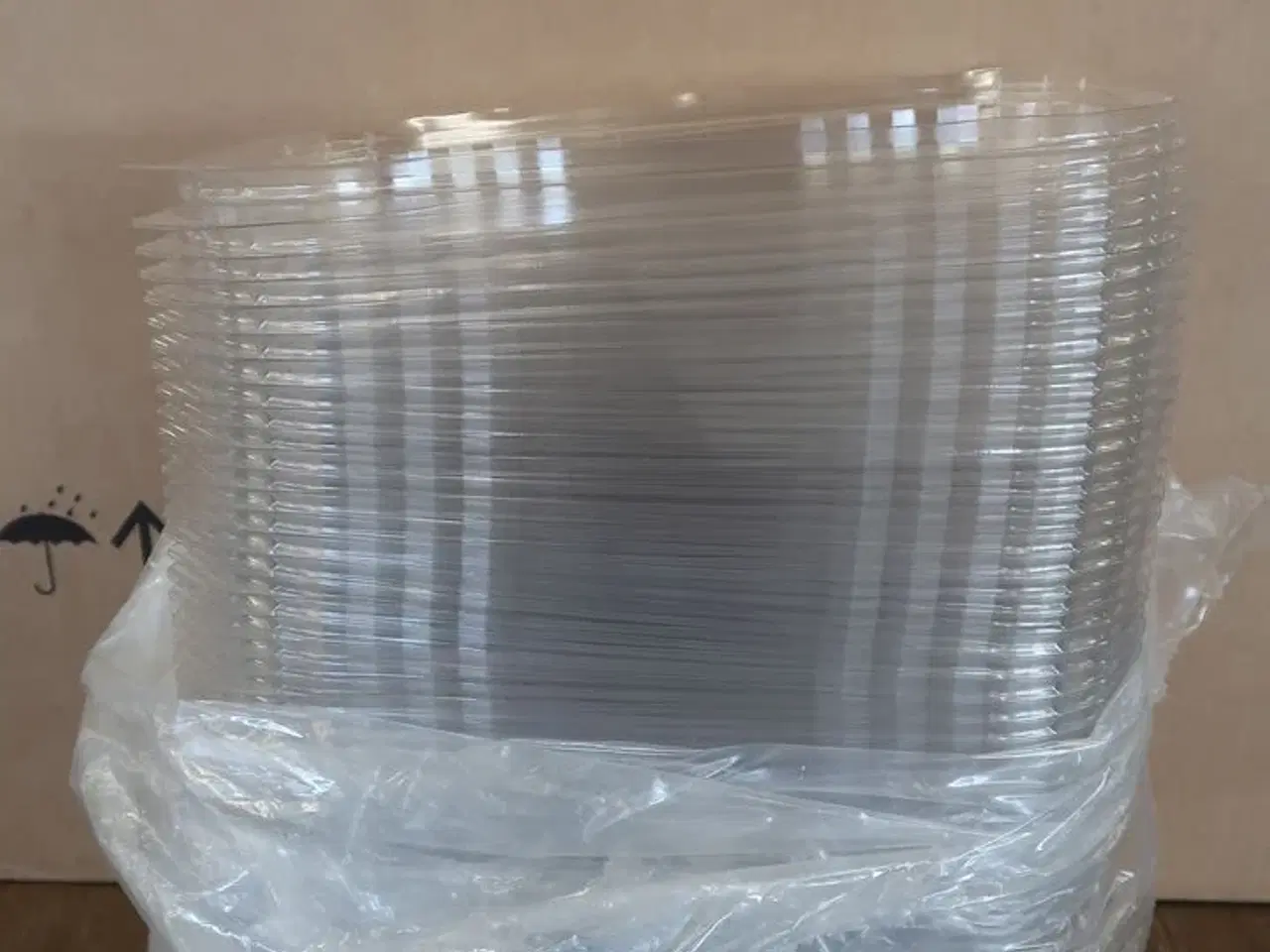 Billede 2 - 2 kasser (400 pr. stk.) Låg til madbakker  109905