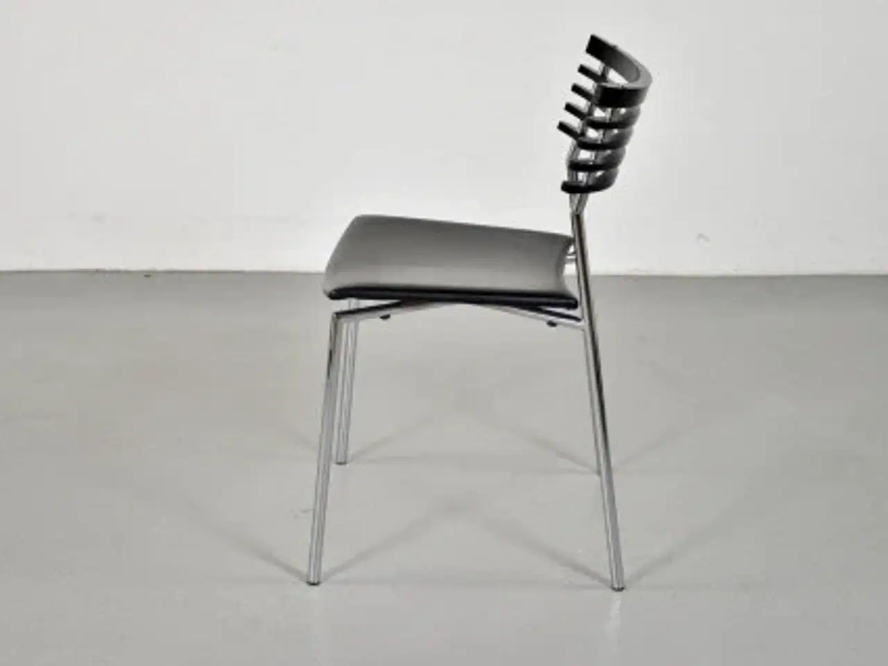 Billede 2 - Randers radius konferencestol med sort ryg og sort læder polster