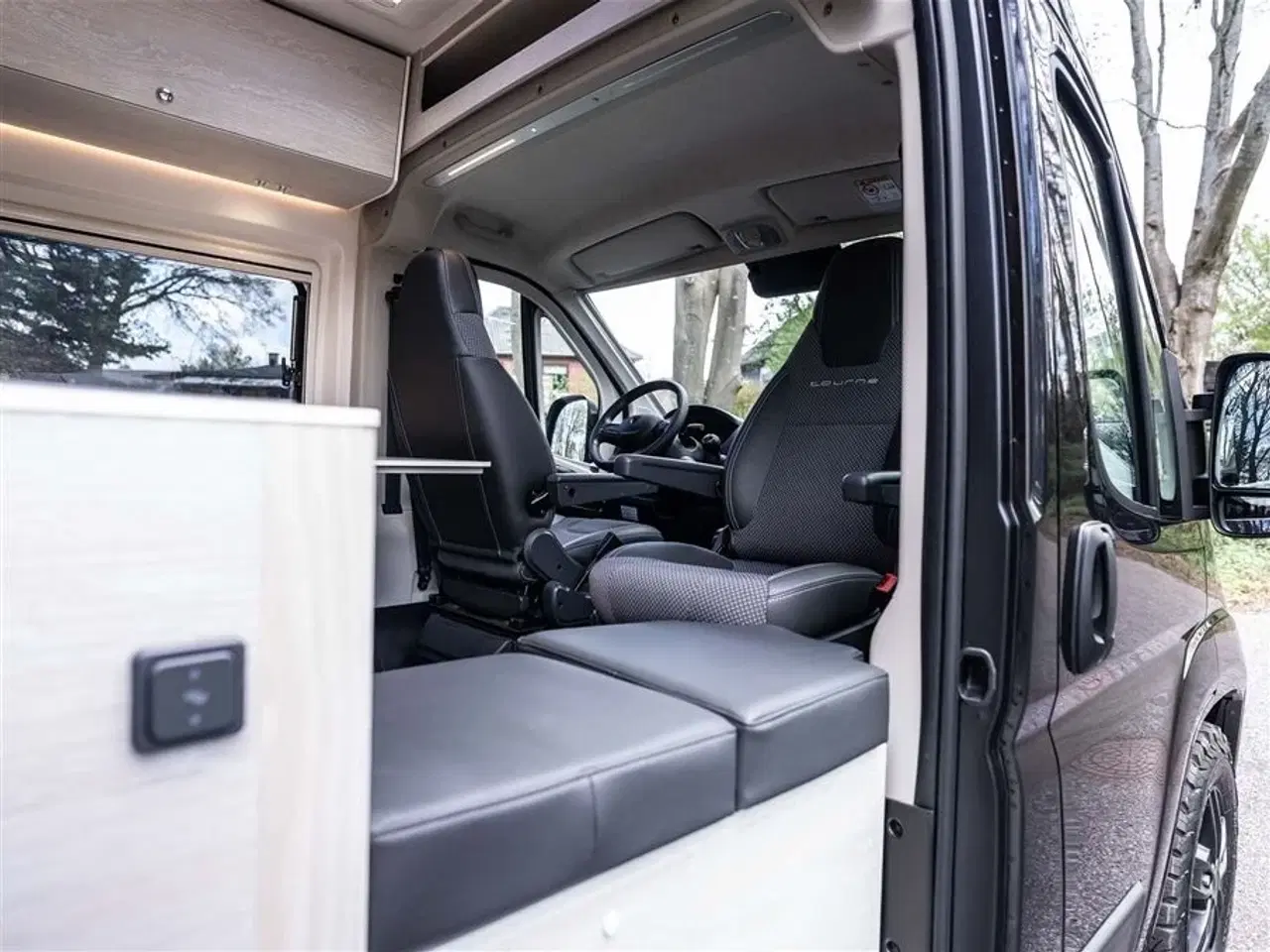 Billede 50 - 2026 - Tourne 6.0 Cruise Light Black   Tourne med essentielt udstyr