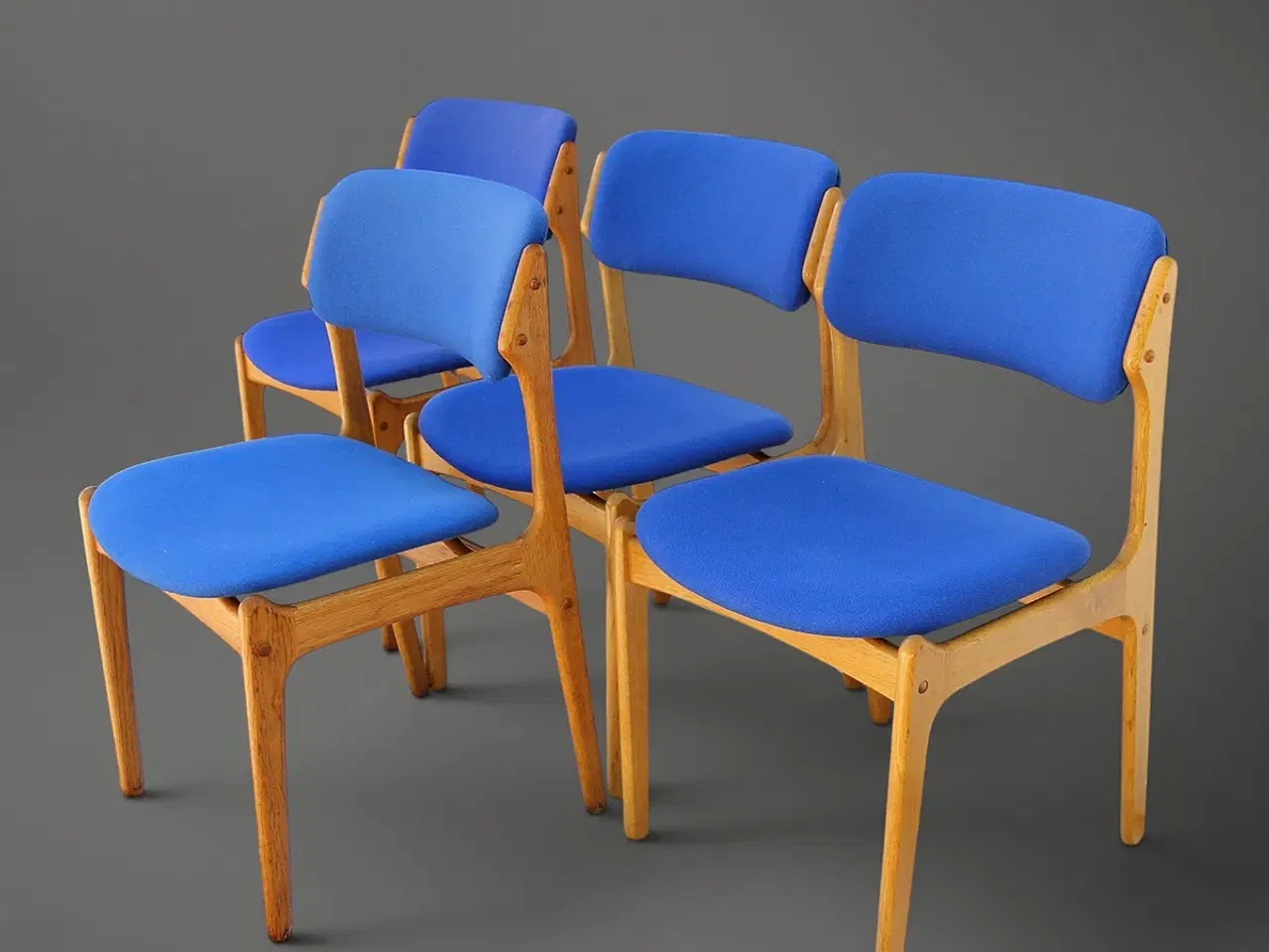 Billede 1 - 4 Erik Buch Model 49 stole i eg med blå uld