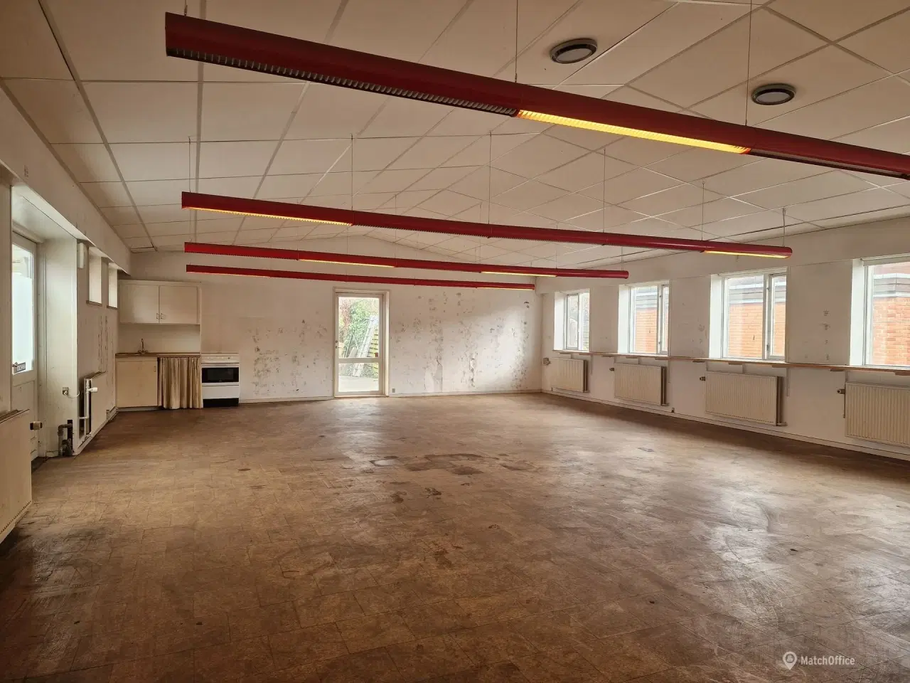 Billede 3 - 3 lejemål til lager. showroom, behandling, kontor m.m. Biladgang til lager –Skiltemulighed mod Grønnevej