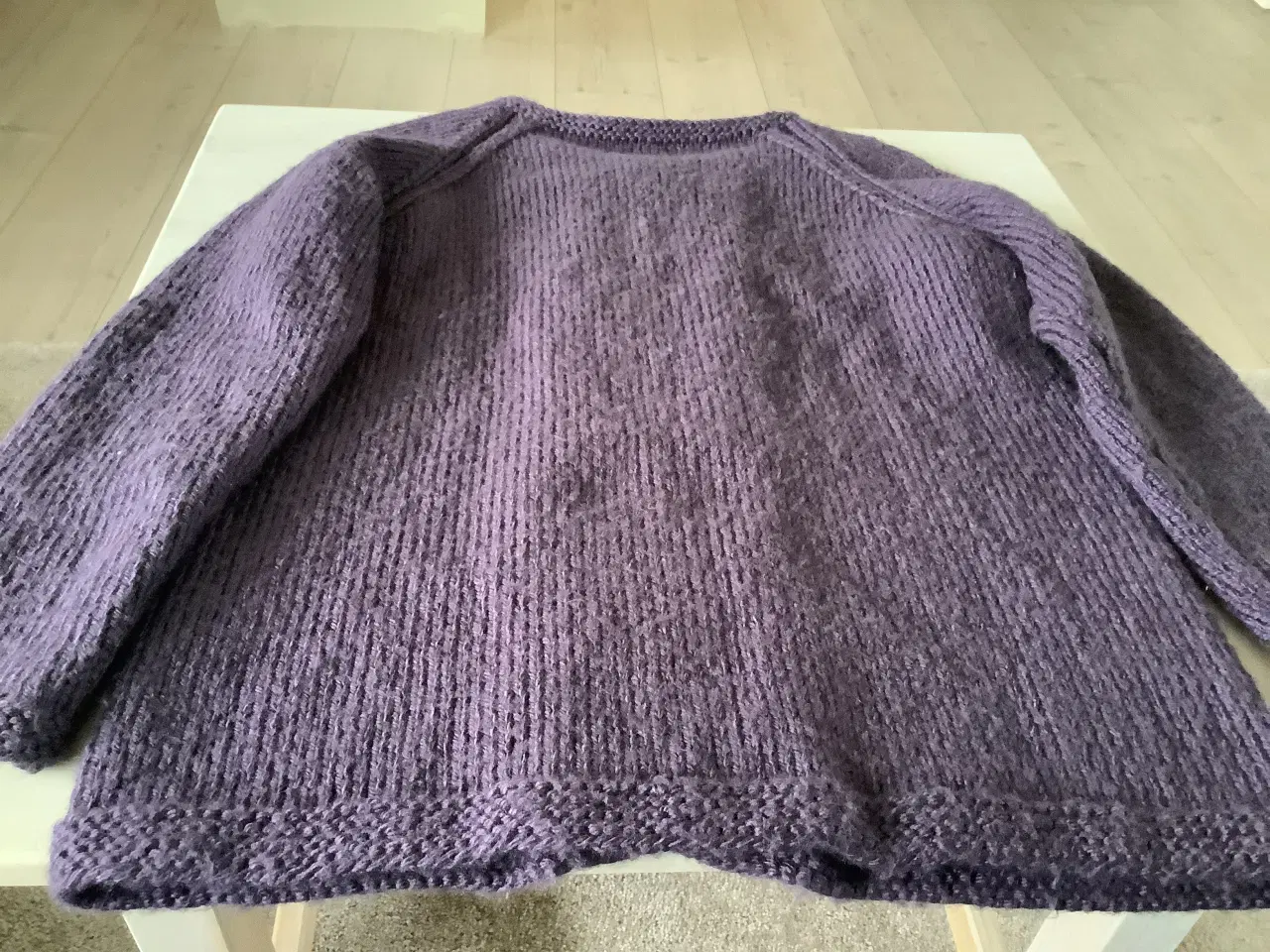 Billede 2 - Håndstrikket lilla cardigan str M og barn str3 år