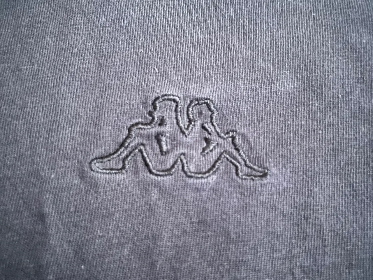 Billede 3 - T-shirt fra Kappa.