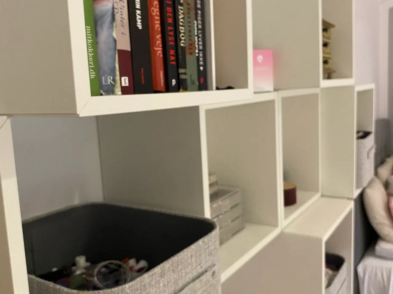 Billede 4 - Flot hvid modulopbygget reol fra IKEA