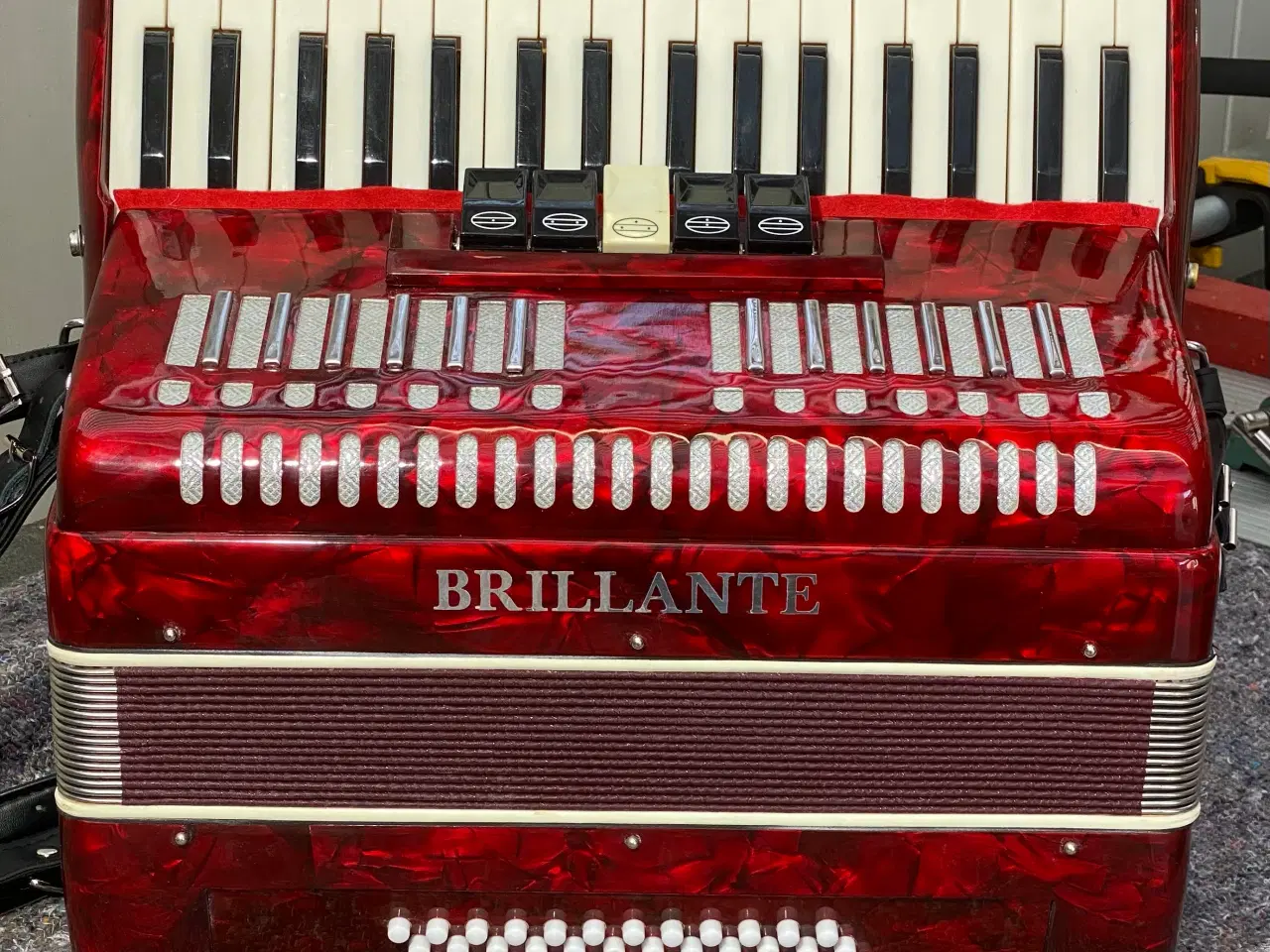 Billede 2 - Brillante harmonika – til både begyndere og øvet