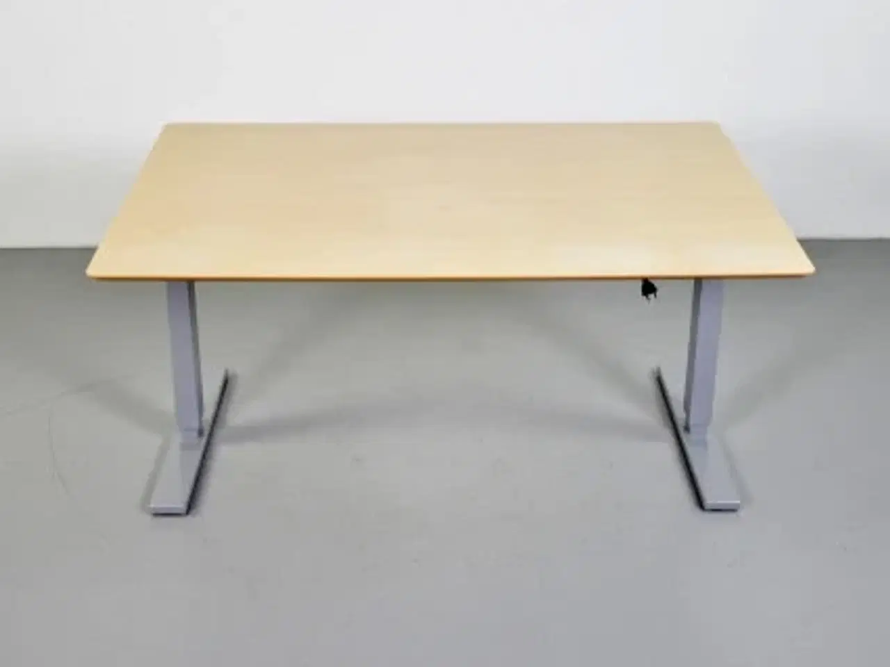 Billede 3 - Scan office hæve-/sænkebord med birkelaminat, 140 cm.