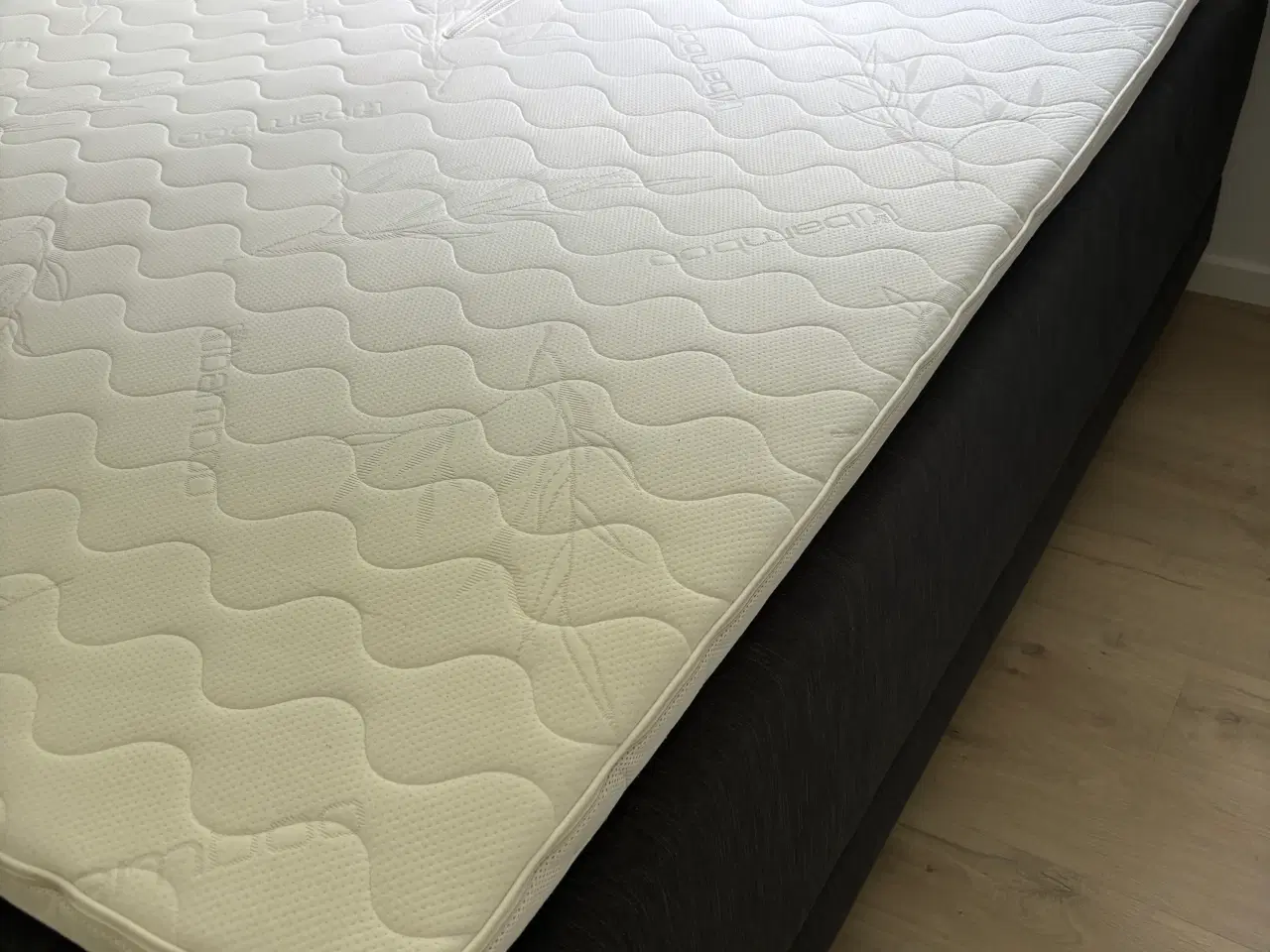 Billede 2 - Super velholdt Elevations seng 180x200cm.