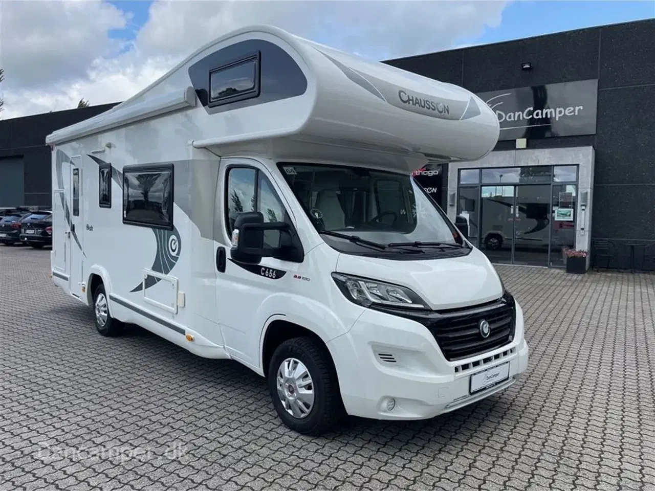 Billede 1 - 2019 - Chausson Flash C 656   UNDER KLARGØRING! Pris følger!2019 Model ! 7.prs. autocamper, med god plads - børnefamiliens foretrukne, 150Hk Automatgear, Aircon på bodel.