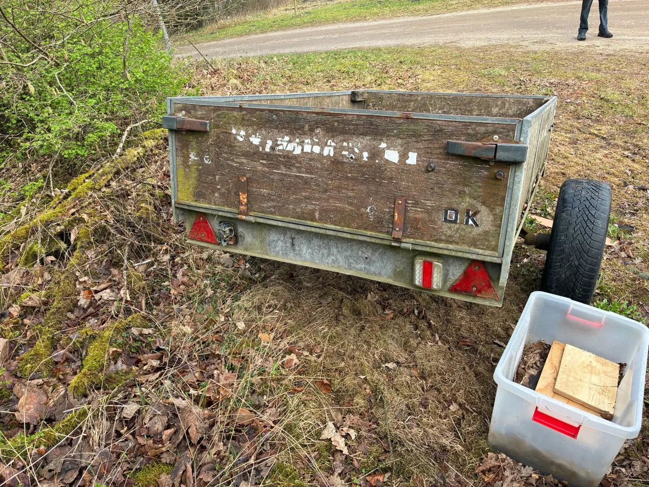 Billede 2 - Slidt trailer. Der er alt galt. 