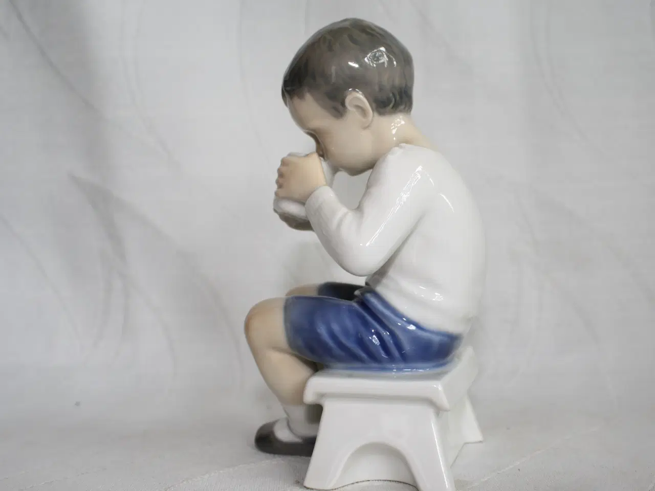 Billede 5 - Victor, Dreng med kop, figur fra Bing og Grøndahl