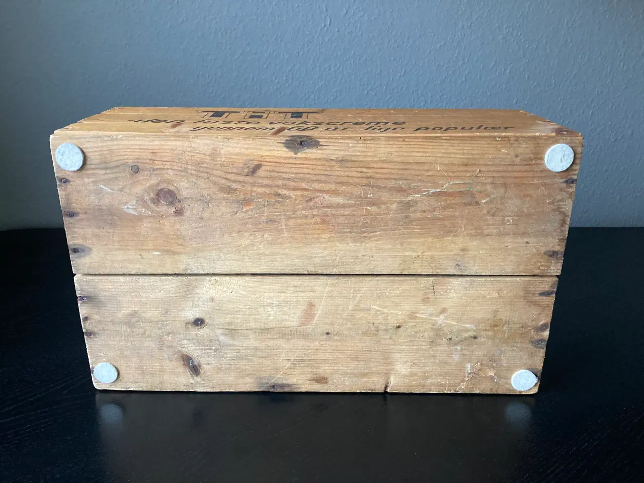 Billede 5 - Gammel trækasse med TIT og TITO skocreme tryk