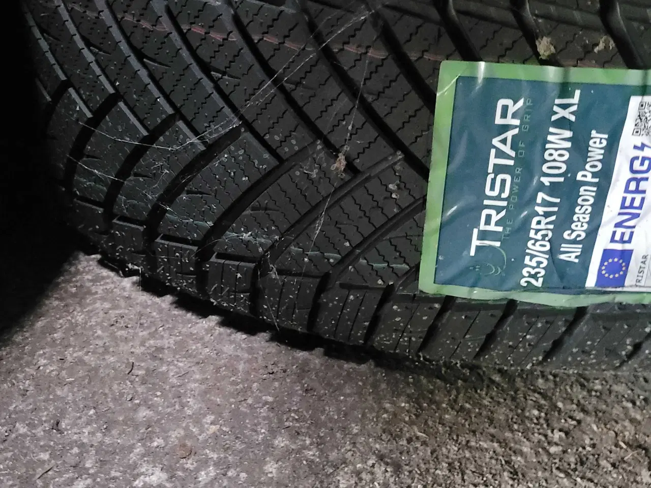 Billede 2 - 235 / 65 R 17