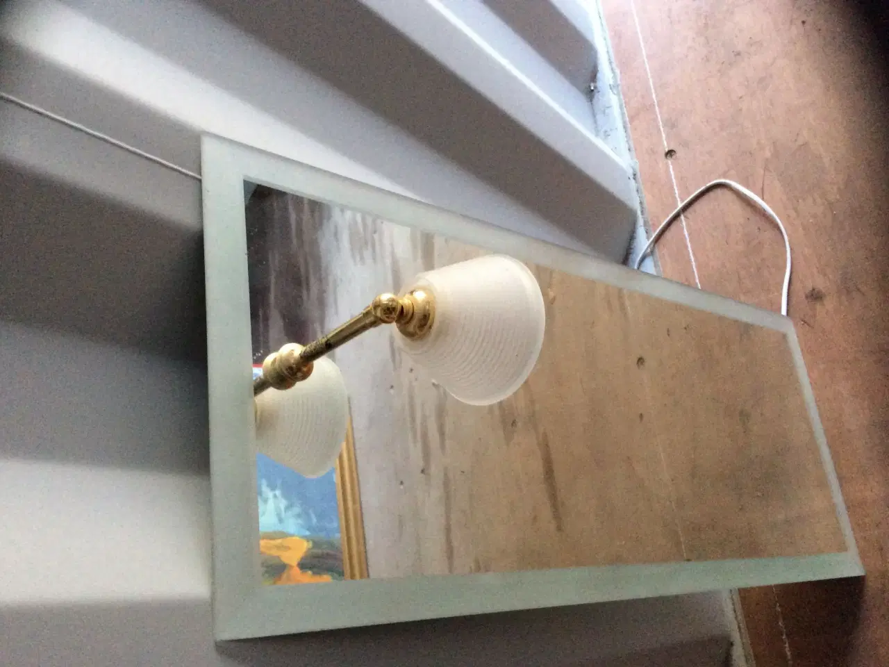 Billede 2 - Lille vægspejl med lampe