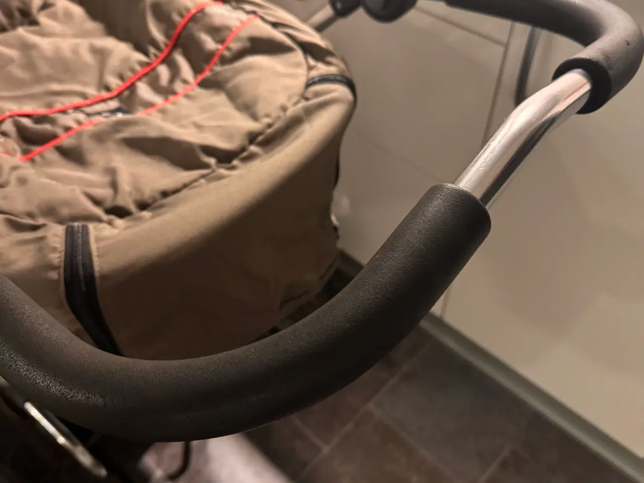 Billede 12 - Emmaljunga barnevogn til salg – ældre model men st