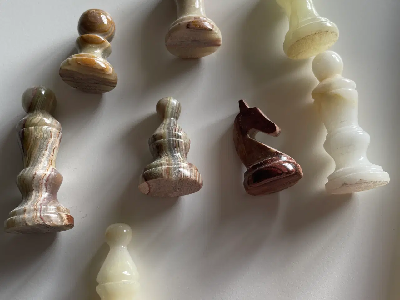 Billede 2 - Eksklusivt skakspil i ægte alabast/marmor 