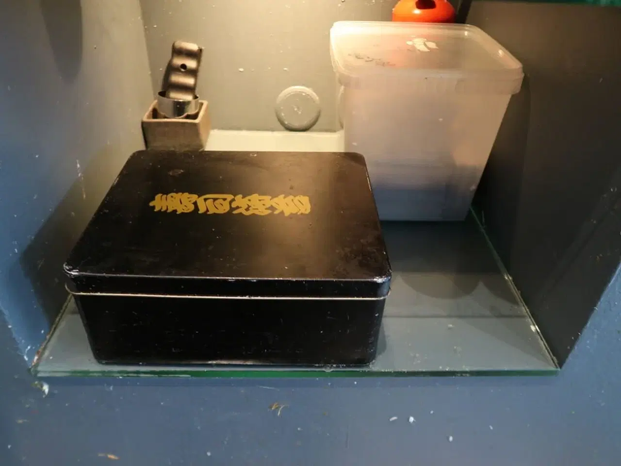 Billede 3 - 16 hylder med indhold