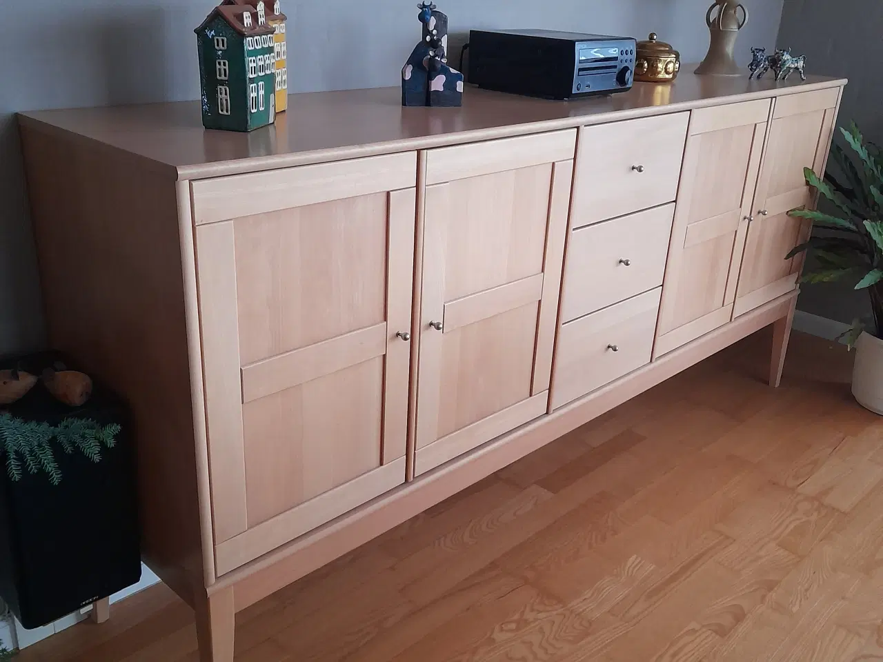 Billede 1 - Skænk i bøgetræ med indsats til dvd