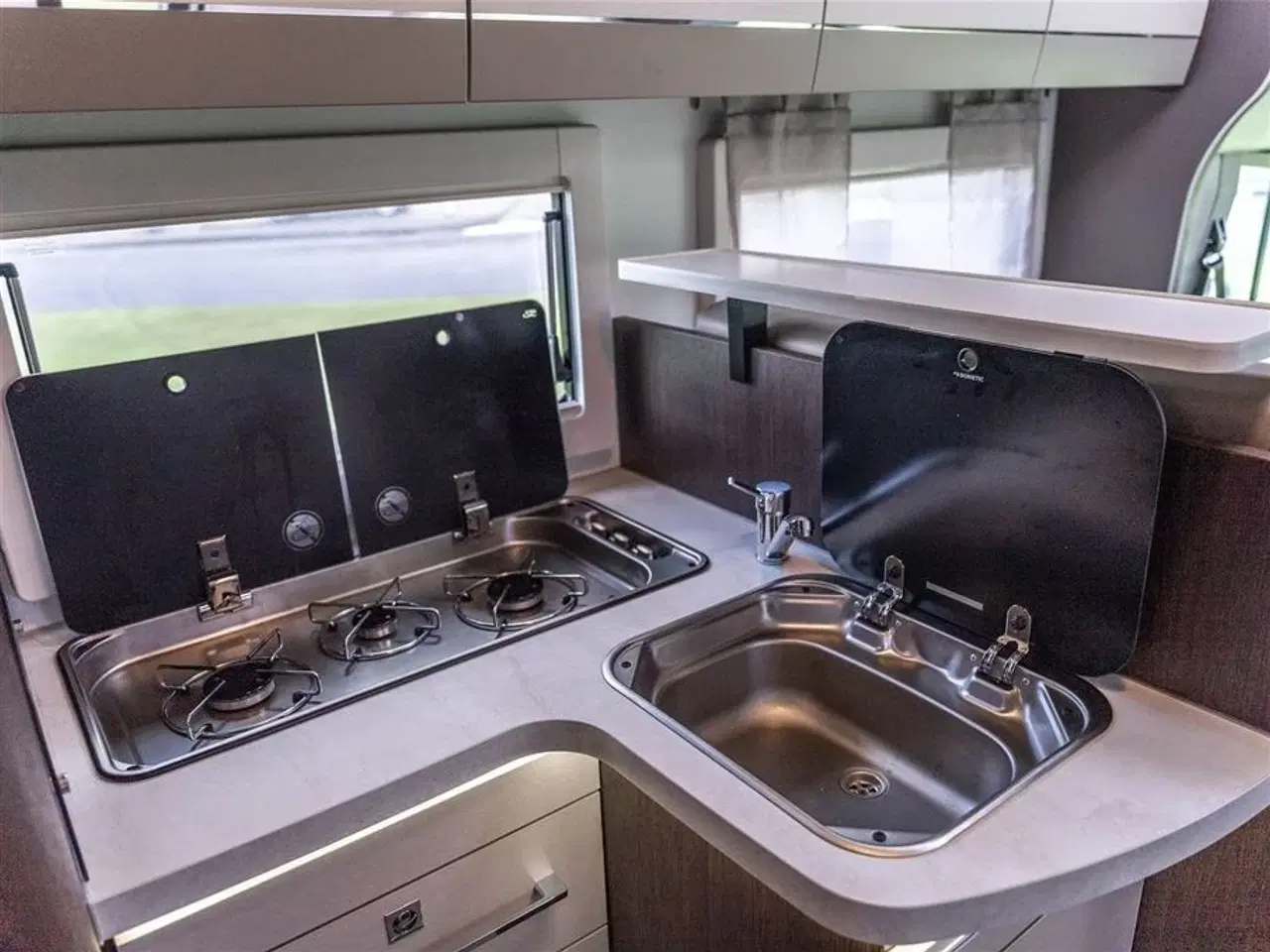Billede 9 - 2023 - Benimar Sport 363 NK   Ekstrem velholdt autocamper til familien