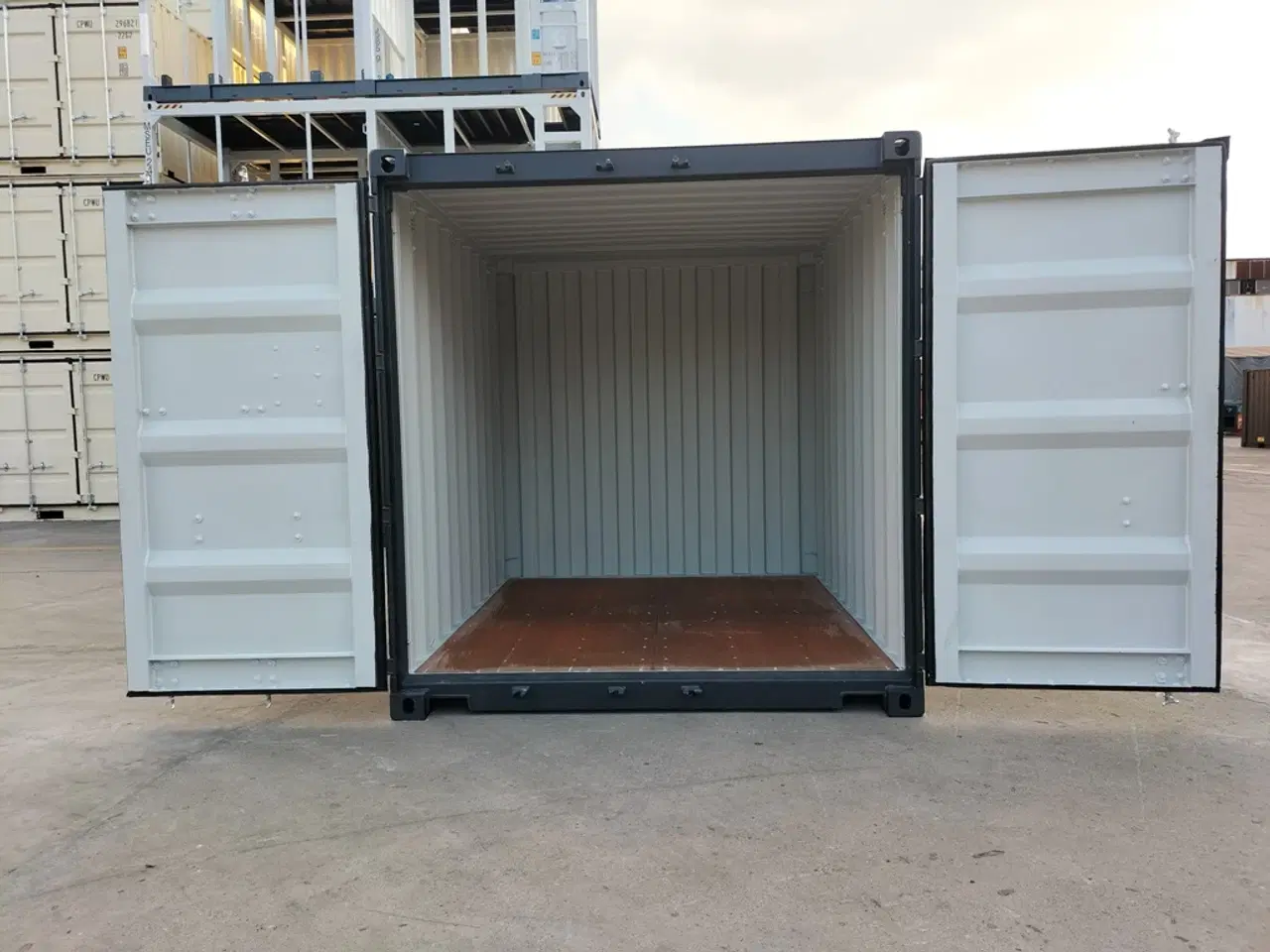 Billede 3 - 10' container i RAL 7021 i Aarhus