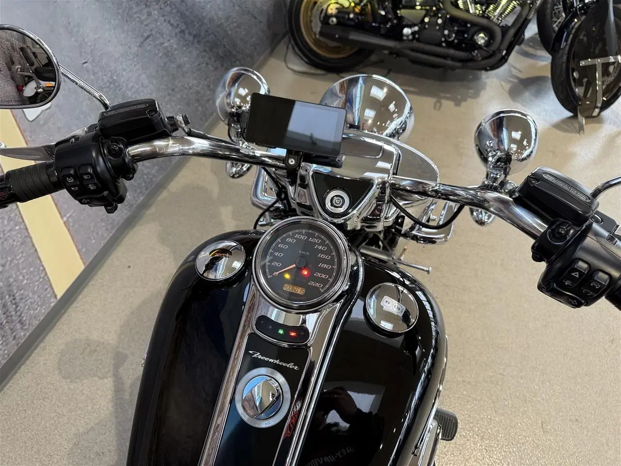 Billede 14 - Harley-Davidson FLRT Freewheeler Trike 114"