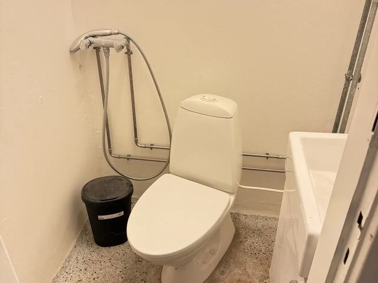 Billede 3 - Overfor for Irma-Byen. ideel til undervisning m.v.