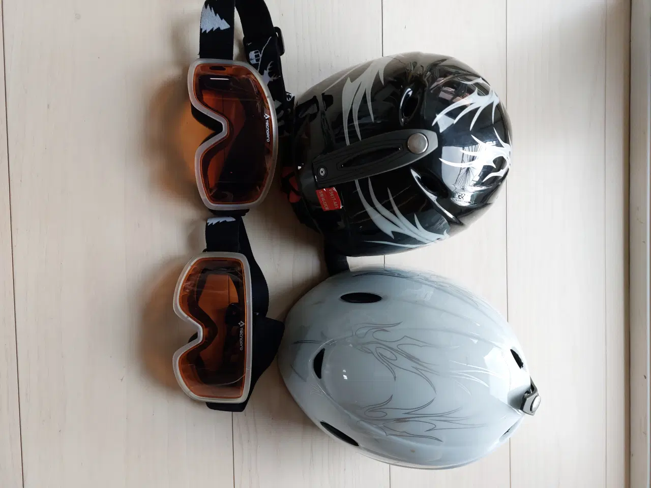 Billede 2 - Skihjelme og skibriller til børn + gode ski sokker