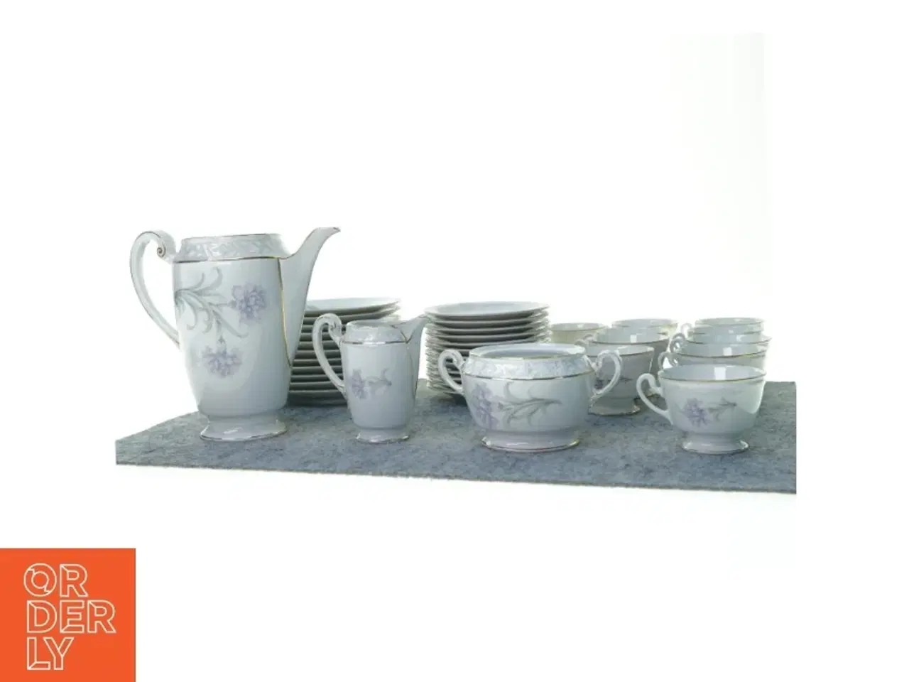 Billede 1 - Porcelæns kaffe stel fra Pavl Muller Selb (str. Stor kande 18 x 10 cm lille kande 10 x 6 cm skal 8 x 11 cm kop 6 x 8 cm underkop 13 cm tallerken