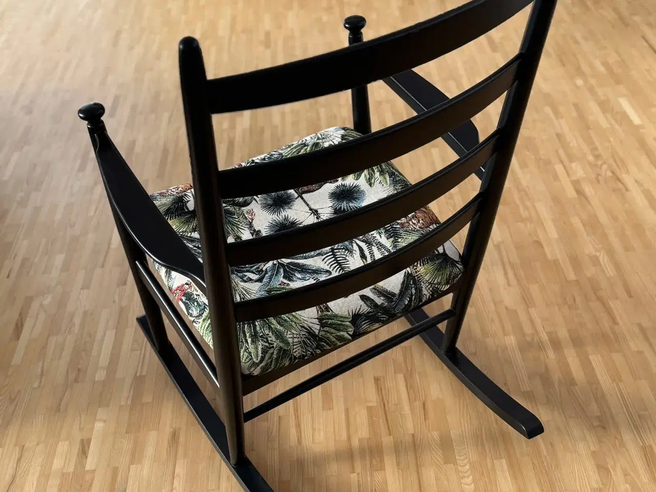 Billede 2 - Gyngestol i sort træ