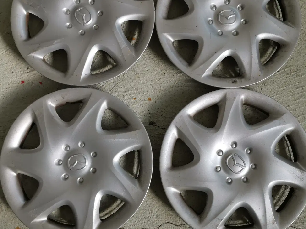 Billede 1 - org. Mazda navkapsler