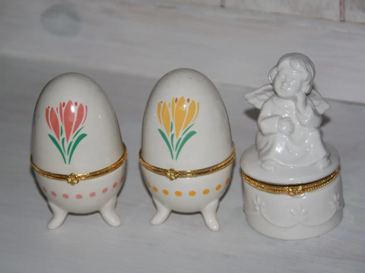 Billede 1 - Skrin af porcelæn i form af påske æg højde 10 cm