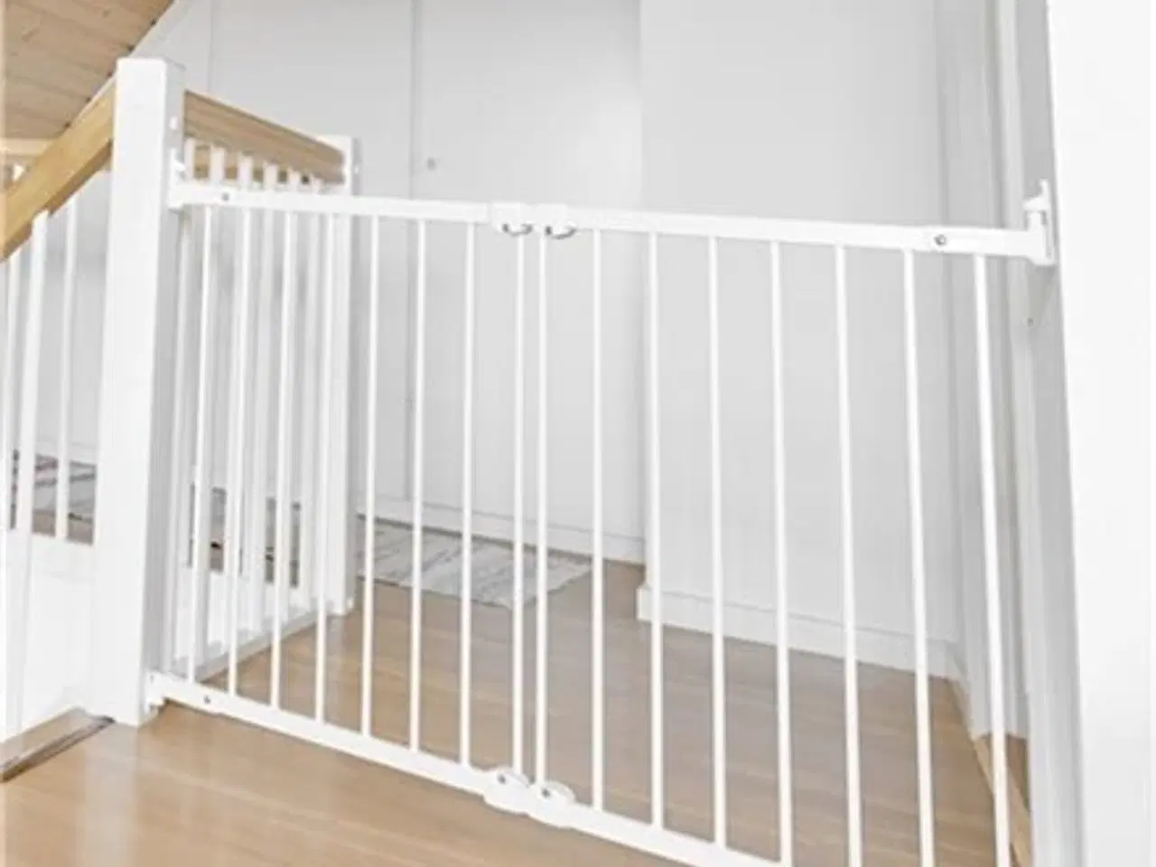 Billede 1 - Børnegitter sælges i hvid sort eller natur