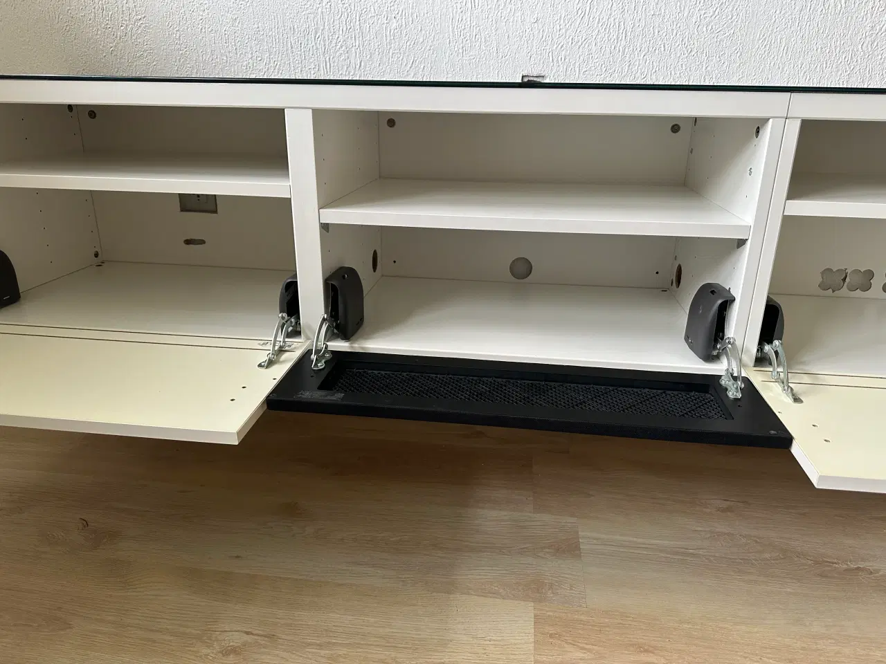 Billede 5 - BESTÅ TV-bord fra IKEA sælges