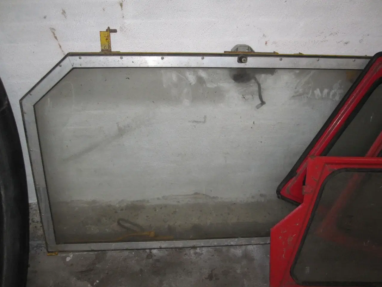 Billede 1 - Dør og bagrude til Fernmo hus og dør til sekura