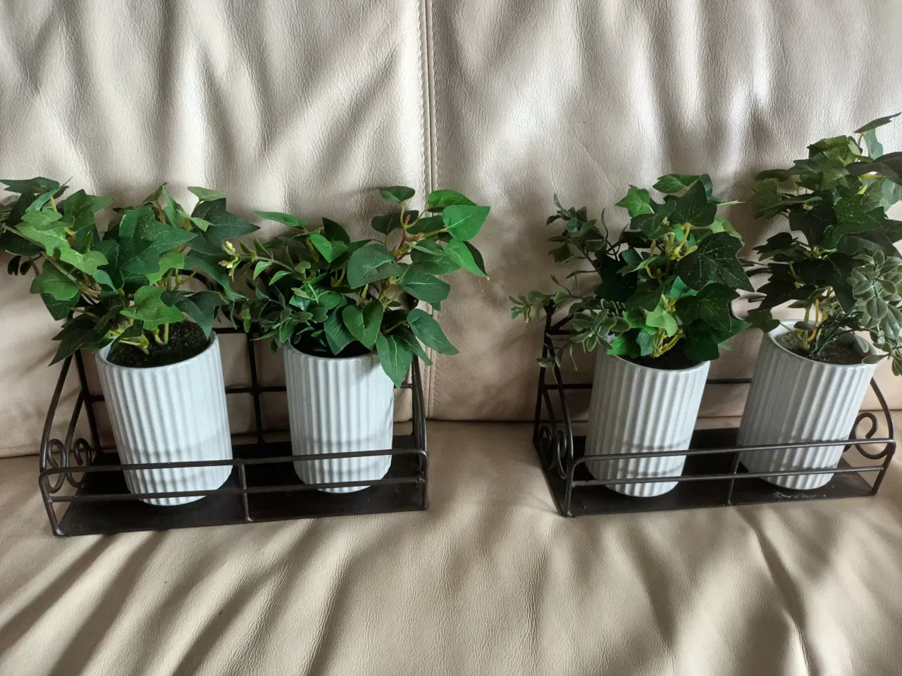 Billede 3 - 2 Flotte smedejernsholdere, 2 kunstige planter.