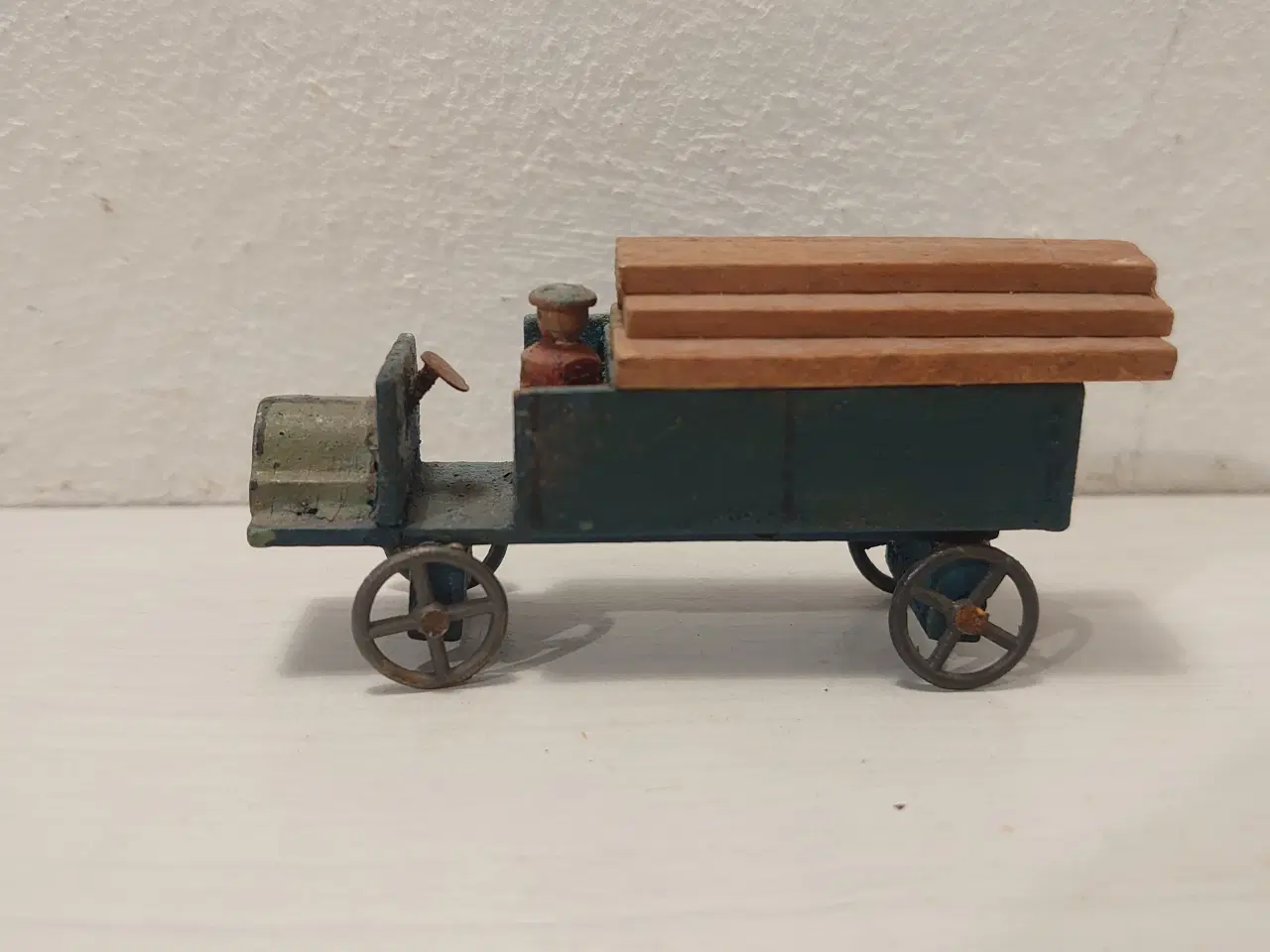 Billede 1 - Erzgebirge. lastbil m. tømmer og pers.Ca 1920