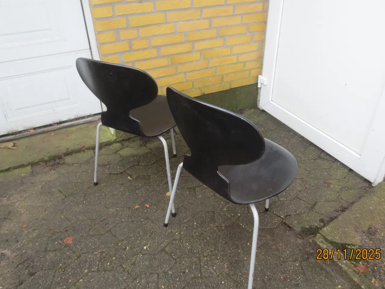 Billede 3 - 2 stk Myre stole Nummer 3100 med 3 ben 