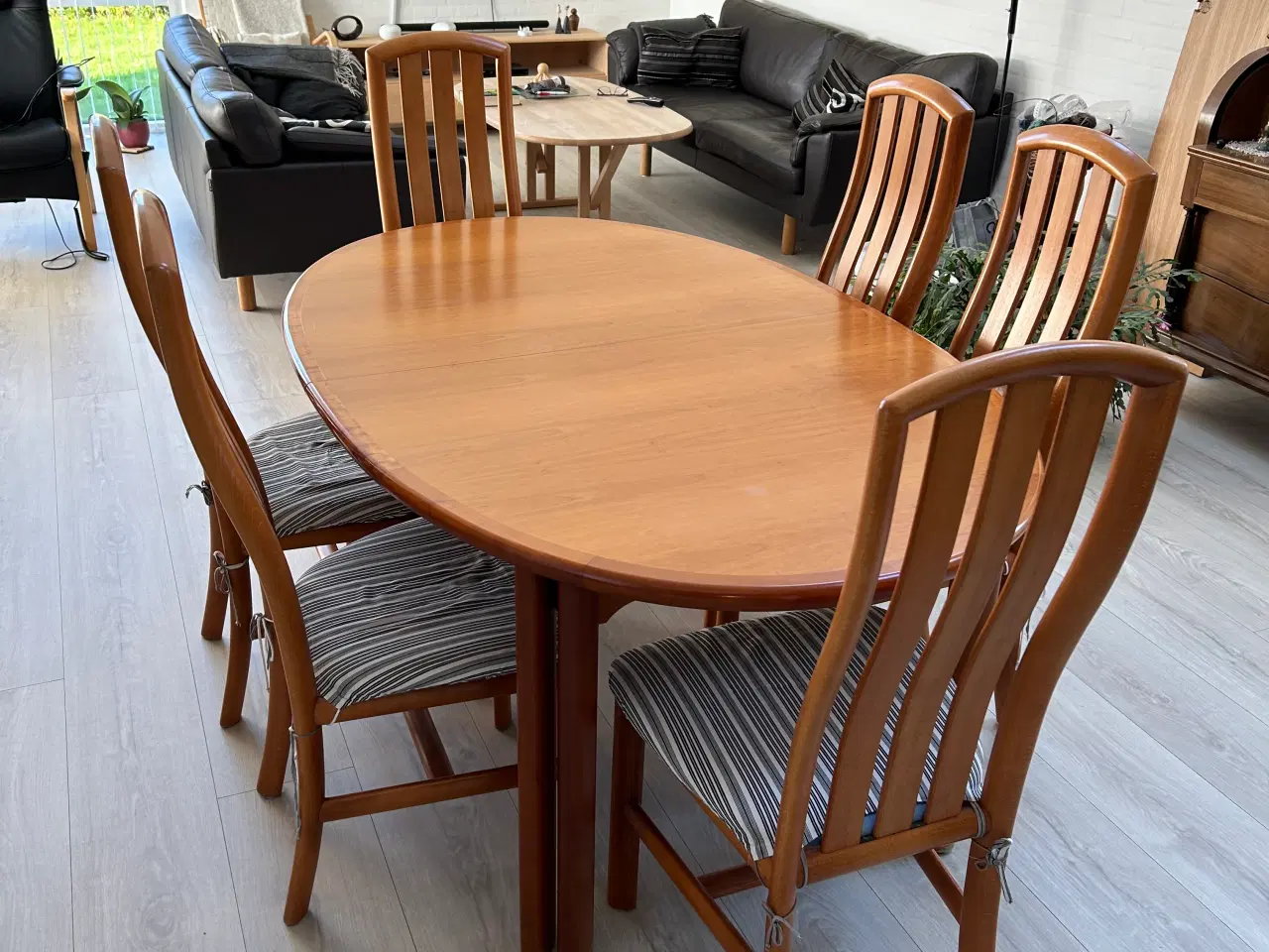 Billede 3 - Stort spisebord i kirsebær + 6 stole. Skovby.