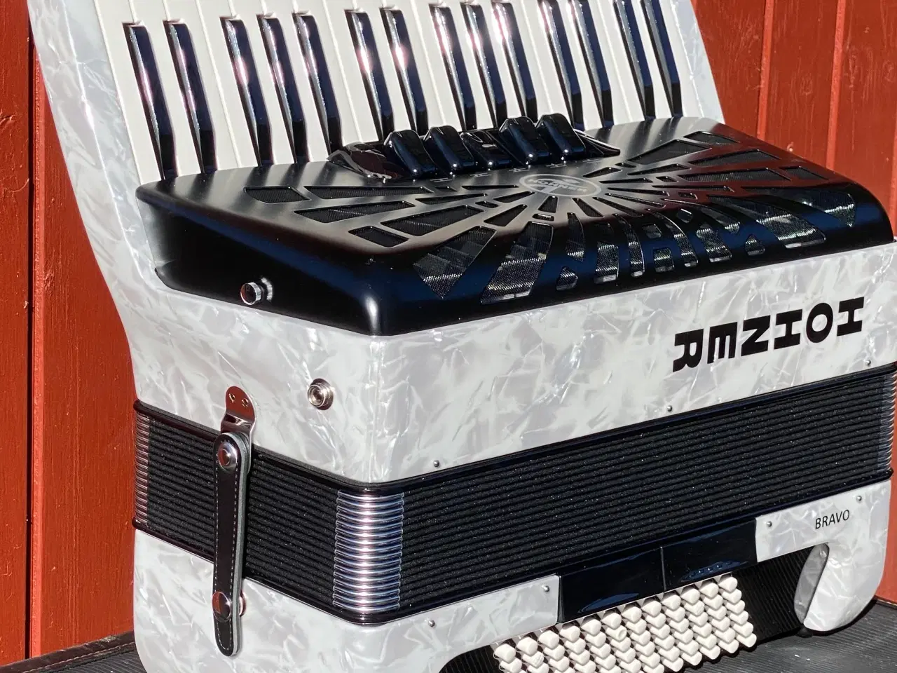 Billede 9 - 🎶 Hohner Bravo III 72 – Hvid Perlemor, 7,4 kg . 