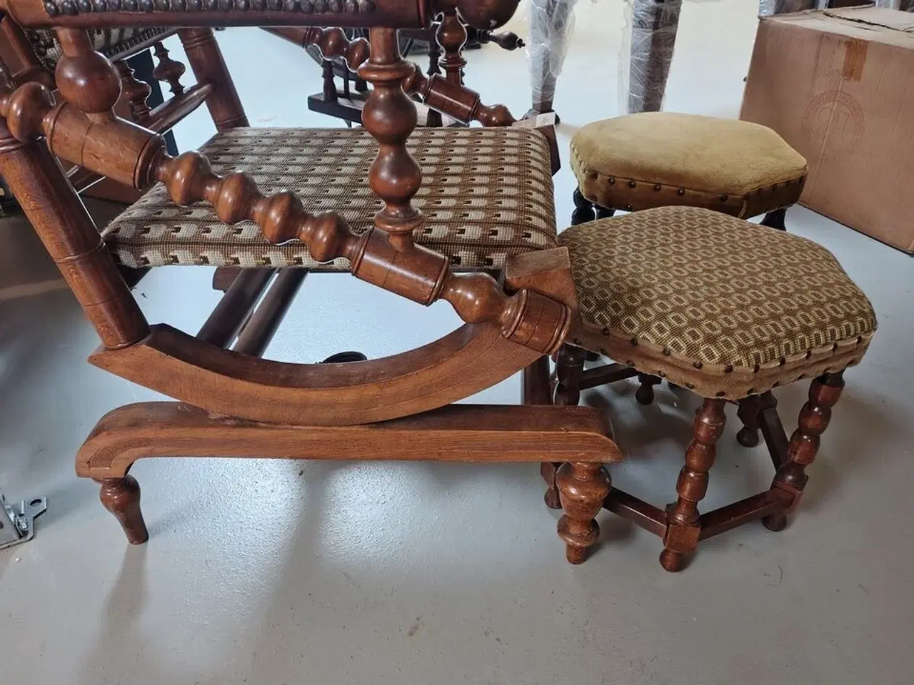 Billede 3 - Gyngestol med skamler