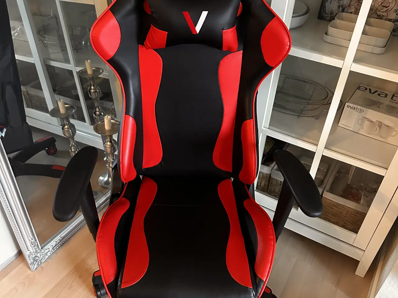 Billede 1 - Gamerstol som ny 