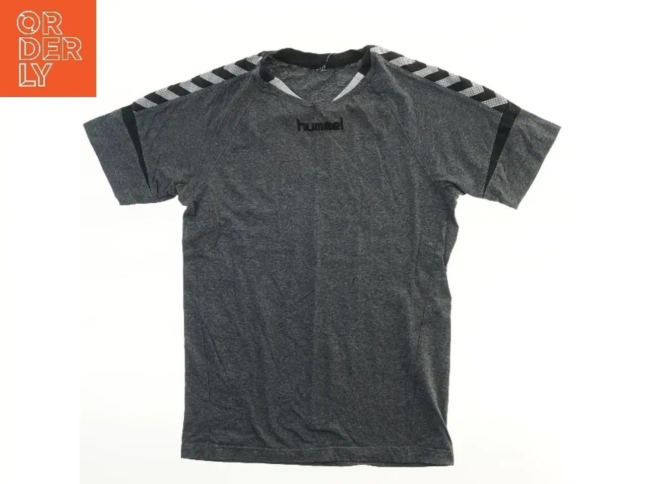 Billede 1 - Sport T-shirt fra Hummel (str.  bryst 45 cm, længde 67 cm)