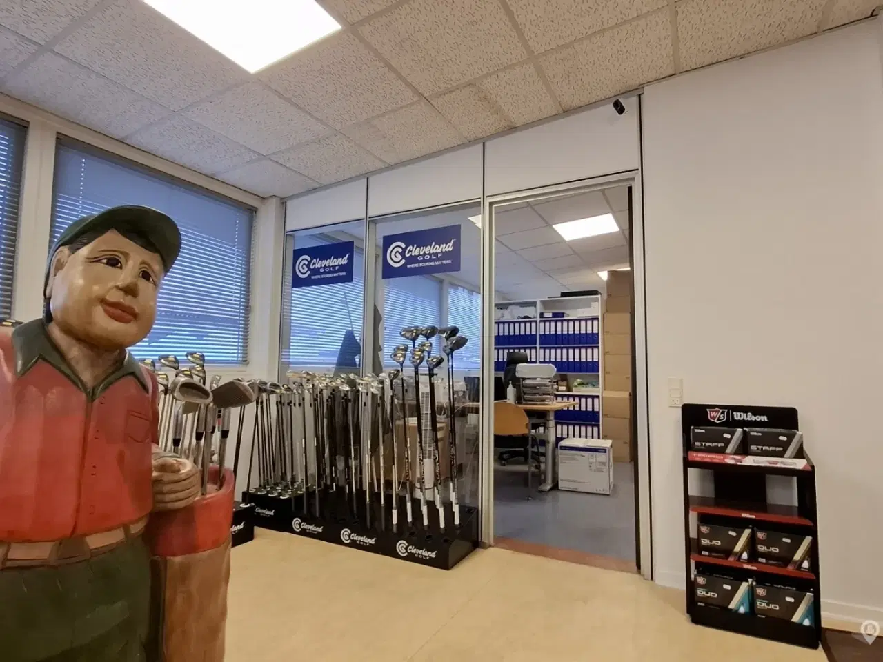 Billede 14 - Butik. Klinik, Showroom, Lager - med Læsserampe Køkken, toiletter.