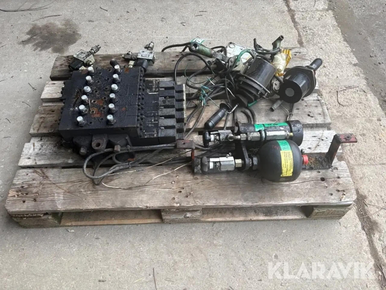 Billede 3 - Hydraulikblok Danfoss 6x2 +2 med 2 joystick