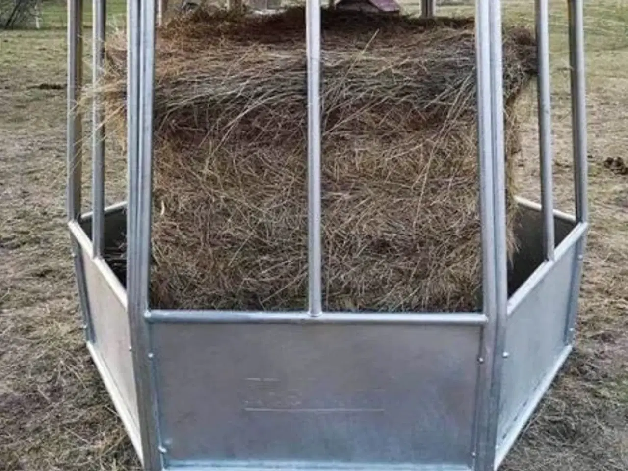 Billede 3 - Foderhæk, sekskantet med tag, 12 pladser