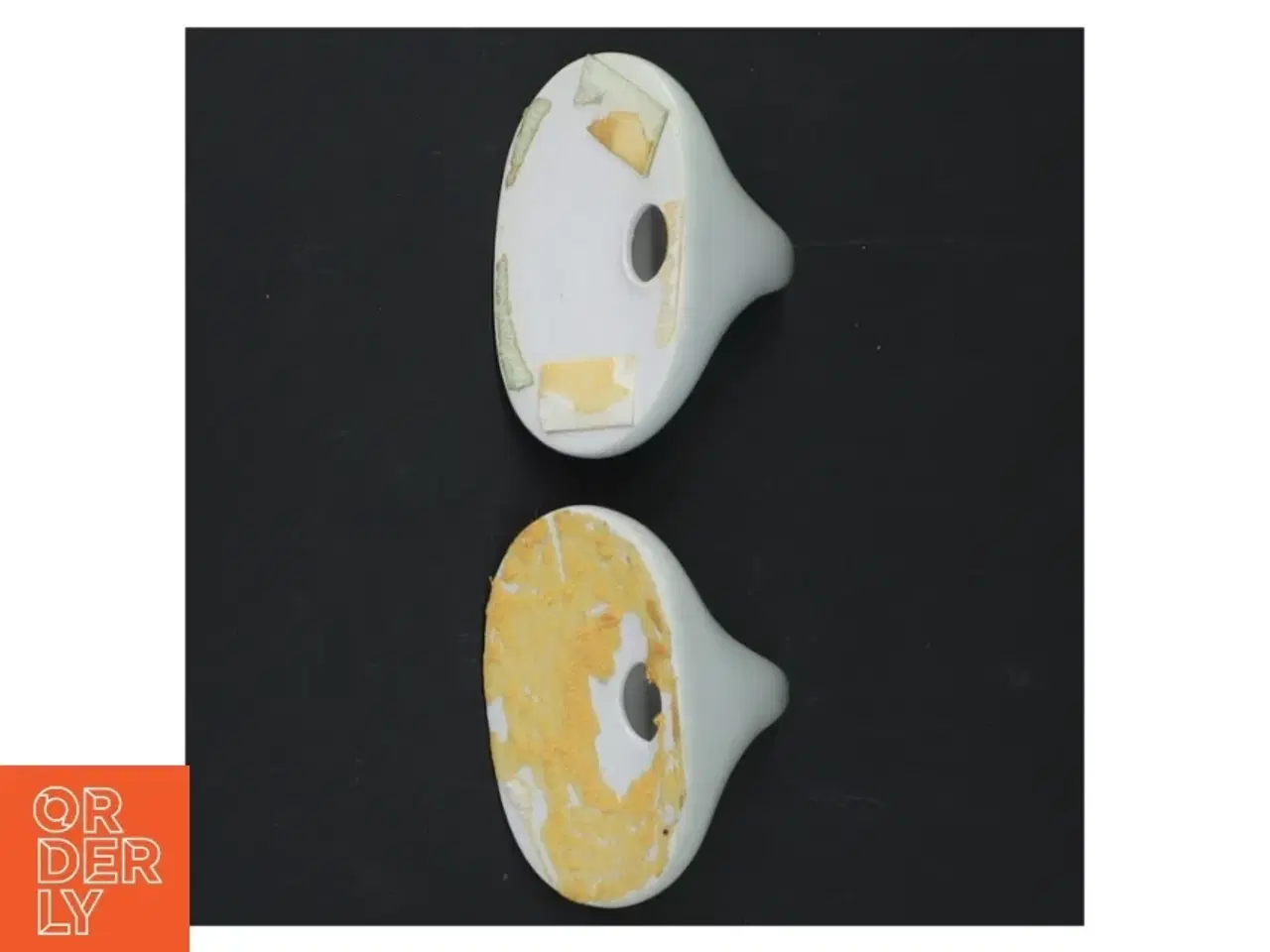Billede 4 - Porcelænsbadeværelsessæt med rosendesign fra Jlona (str. Kop, 10 cm)